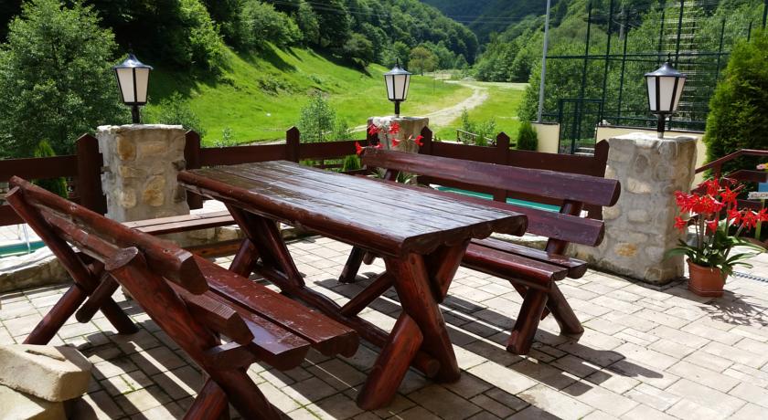 Cazare in Paltinis - PENSIUNEA CURMATURA STEZII - Valea Stezii Cazare in Paltinis - PENSIUNEA CURMATURA STEZII - Valea Stezii